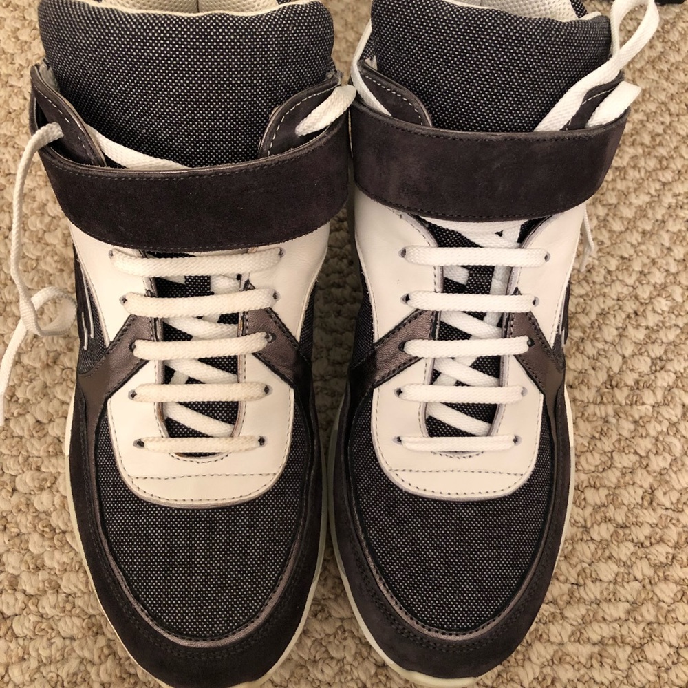 Authentic CHANEL Sneaker - Picture 7 of 8